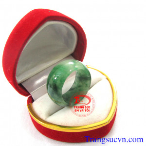 Nhẫn nam ngọc Jadete Nhẫn ngọc cẩm thạch thiên nhiên Jadeite dùng đeo tay.  Sản phẩm nhẫn ngọc cẩm thạch thiên nhiên với chất lượng ngọc cẩm thạch thiên nhiên được đảm bảo nhờ  GIẤY KIỂM ĐỊNH ĐÁ QUÝ KÈM THEO SẢN PHẨM.  Bán toàn quốc, Thanh toán an toàn kh