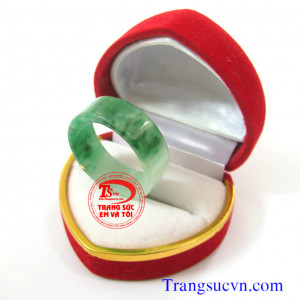 Nhẫn ngọc ngón cái, Nhẫn ngọc phỉ thúy nam dành cho nam  Trọng lượng: ~ 4,72 g  Kích thước: ~26,00x 21,30 /8,80 mm  Nhẫn ngọc phỉ thúy, nhan ngoc phi thuy   http://trangsucvn.com Hình ảnh: Nhẫn ngọc phỉ thúy    Theo sưu tâm mạng: Giúp máu và khí huyết lưu