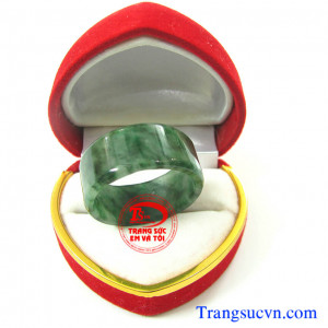 Công ty Trang Sức Em Và Tôi đảm bảo với các bạn rằng: Sản phẩm nhẫn ngọc Cẩm thạch thiên nhiên của chúng tôi bán ra là hàng xịn, tự nhiên 100%, chất lượng tố và mẫu mã phong phú đa dang và giá cả cạnh tranh so với giá trên thị trường hiện nay.  Khi bạn mu