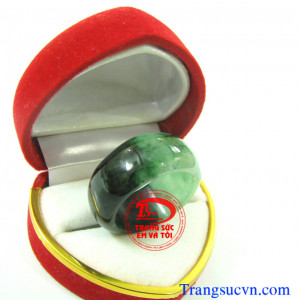 Nhân ngọc Miến điện JAdeite Nhẫn ngọc nam Jadeite  Nhẫn ngọc cẩm thạch thiên nhiên đẹp Nhẫn ngọc phỉ thúy nam dành cho nam  Trọng lượng: ~ 6,76 g  Kích thước lòng: ~19,00 mm  Nhẫn ngọc phỉ thúy, nhan ngoc phi thuy   http://trangsucvn.com Hình ảnh: Nhẫn ng