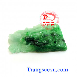 Phật Quan âm rồng quấn ngọc Jadeite  Đặc điểm khoáng vật:  Công thức : NaAl(Si2O6)  - Tên khoáng vật: Jadeite (ngọc cẩm thạch) - Độ cứng Mohs: 6,5 ~7/10 - Chiết suất: 1.666~1.680 - Tỉ trọng: 3.34  ( Giấy chứng chỉ đá quý) Các công ty kiểm định đá quý hà n
