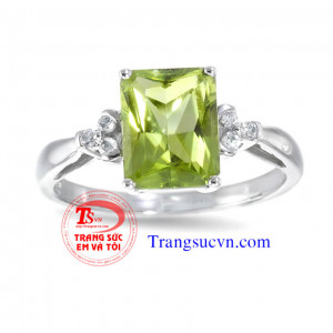 Peridot tượng trưng cho tài hùng biện, thuyết phục