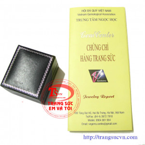 Nhẫn nữ hoàng hậu trái tim Nhẫn nữ vàng tây đá peridot Nhẫn nữ vàng trắng Peridot   Nhẫn vàng tây gắn đá Peridot thiên nhiên   Đá Peridot tượng trưng cho tài hùng biện, thuyết phục. Nó tái sinh và cung cấp năng lượng nên được ví như một liều thuốc tăng lự