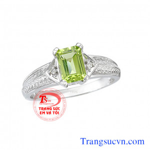 Nhẫn nữ doanh nhân mệnh hỏa Nhẫn làm vàng tây 14k gắn đá peridot thiên nhiên Nhẫn nữ vàng tây đá peridot Nhẫn nữ vàng trắng Peridot   Nhẫn vàng tây gắn đá Peridot thiên nhiên   Đá Peridot tượng trưng cho tài hùng biện, thuyết phục. Nó tái sinh và cung cấp