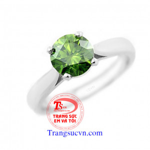 Nhẫn vàng đá peridot thiên nhiên Nhẫn nữ vàng tây đá peridot Nhẫn nữ vàng trắng Peridot   Nhẫn vàng tây gắn đá Peridot thiên nhiên   Đá Peridot tượng trưng cho tài hùng biện, thuyết phục. Nó tái sinh và cung cấp năng lượng nên được ví như một liều thuốc t