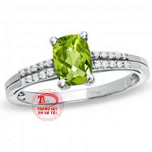 Nhẫn peridot vàng trắng 10k đẹp Nhẫn nữ vàng tây đá peridot Nhẫn nữ vàng trắng Peridot   Nhẫn vàng tây gắn đá Peridot thiên nhiên   Đá Peridot tượng trưng cho tài hùng biện, thuyết phục. Nó tái sinh và cung cấp năng lượng nên được ví như một liều thuốc tă
