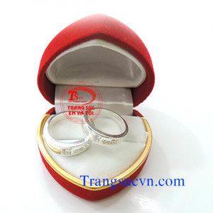 Nhẫn đôi bạc nguyên chất Nhẫn đôi bạc ta với giá cả cạnh tranh và chất lượng bảo đảm về mặt đường nét đẹp.  Nhẫn được sửa theo size tay của bạn.  Nhẫn đôi bán toàn quốc,   Thanh toán khi nhận nhẫn trên toàn quốc  Bạn điền đầy đủ thông tin vào phần>  ĐẶT M