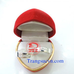 Nhẫn đôi bạc nguyên chất Nhẫn đôi bạc ta với giá cả cạnh tranh và chất lượng bảo đảm về mặt đường nét đẹp.  Nhẫn được sửa theo size tay của bạn.  Nhẫn đôi bán toàn quốc,   Thanh toán khi nhận nhẫn trên toàn quốc  Bạn điền đầy đủ thông tin vào phần>  ĐẶT M