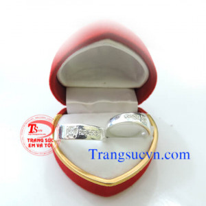 Nhẫn đôi bạc nguyên chất Nhẫn đôi bạc ta với giá cả cạnh tranh và chất lượng bảo đảm về mặt đường nét đẹp.  Nhẫn được sửa theo size tay của bạn.  Nhẫn đôi bán toàn quốc,   Thanh toán khi nhận nhẫn trên toàn quốc  Bạn điền đầy đủ thông tin vào phần>  ĐẶT M