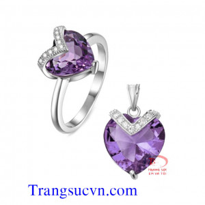 Bán Nhẫn nữ thạch anh tím trái tim,Nhẫn nữ thạch anh tím trái tim giá tốt,có giấy kiểm định đá quý và vàng kèm theo,đặt nhẫn theo yêu cầu