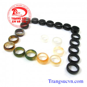 Nhẫn mã não đen,Bán Nhẫn mã não đen,giá nhan ma nao den,bán nhẫn mã não đen toàn quốc,thanh toán khi nhận nhan ma nao den tại nhà,nhẫn đá mã não đen phong thuỷ đem lại may mắn, phù hợp cho người mạng Thuỷ mạng Mộc
