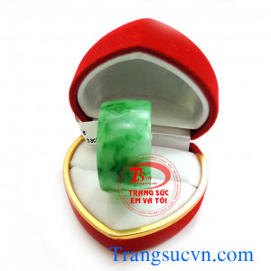Bán nhẫn ngọc ngón cái,nhẫn ngọc jadeite,ngọc phỉ thúy,ngọc miến điện có giấy kiểm định đá quý đảm bảo nhẫn ngón cái Nhẫn ngọc ngón cái Jadeite