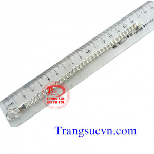 Lắc tay nam đẹp phong cách trẻ trung và trang trọng mang lại cho bạn vẻ đẹp và tránh gió an toàn cho sức khỏe.