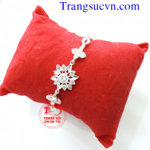 Lắc tay Nữ đẹp phong cách trẻ trung và trang trọng mang lại cho bạn vẻ đẹp và tránh gió an toàn cho sức khỏe.