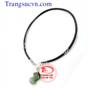 Mặt dây chuyền tỳ hưu Bộ vòng cổ đá quý Dây chuyền tỳ hưu ngọc cẩm thạch bọc móc bạc đeo cùng dây cao su bọc bạc ta   Mặt dây chuyền ngọc cẩm thạch chạm khắc hình tỳ hưu bọc móc bạc ta đeo cùng dây cao su bọc bạc chạm khắc hình rồng.  Thương hiệu: TRA