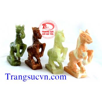 Ngựa đá đẹp