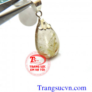 Mặt dây thạch anh tóc Mặt thạch anh tóc đẹp Thạch anh tóc mặt dây chuyền   Mặt thạch anh tóc thiên nhiên được chế tác trên chất liệu  - Đá Thạch anh tóc thiên nhiên 100%  - Móc được làm bằng bạc ta  - Tổng trọng lượng sản phẩm 7,59 g  - Chiều dài 26,50 mm