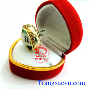 Nhẫn cẩm thạch bọc vàng