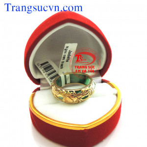 Nhẫn cẩm thạch bọc vàng