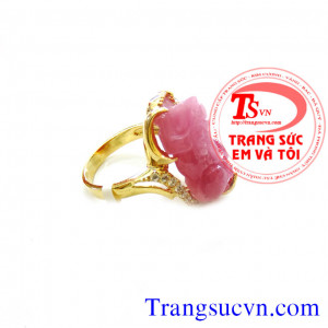 Nhẫn hưu ruby nữ,bán nhan ruby ty huu có giấy kiểm định đá quý và vàng,đặt nhẫn hưu ruby nữ vàng tây 10k 12k 14k 18k theo yêu cầu,tại website: trangsucvn.com