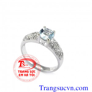 Aquamarine mang màu của nước tuyệt đẹp và Thủy