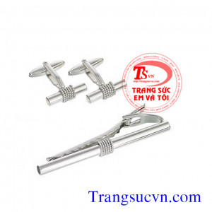 Bộ Kẹp caravat vàng tây trắng     Kẹp caravat vàng tây phù hợp quà tặng trong các dịp như:  Lễ, Tết, Sinh nhật, ngày kỷ niệm, làm quà tặng... Là món quà ý nghĩa và phù hợp với phái mạnh.   Kẹp Caravat vàng tây qua từng nét sắc sảo, kiểu dáng đa dạng, tạo 