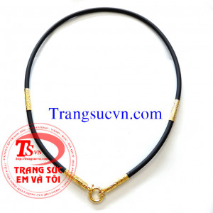 Dây cao su bọc vàng tây đẹp, dây được chế tác trên chất liệu sao su với độ bền và đặt biệt không bị gấm mồ hôi, nước trong   khi tắm, và không để lại mùi hôi trong khi sử dụng, dây được bọc 4 đốt vàng tây 14k lại vàng trang sức được ưa chuộng về màu  sắc