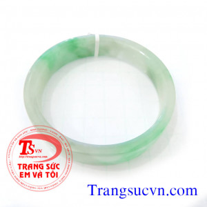 Vòng ngọc tay vuông