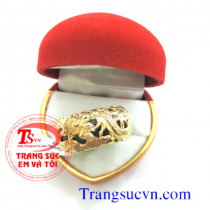 Nhẫn ngọc cẩm thạch bọc vàng 18k