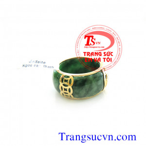 Nhẫn ngọc cẩm thạch bọc vàng 18k