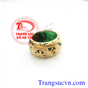 Nhẫn ngọc cẩm thạch bọc vàng 18kNhẫn ngọc cẩm thạch bọc vàng 18k