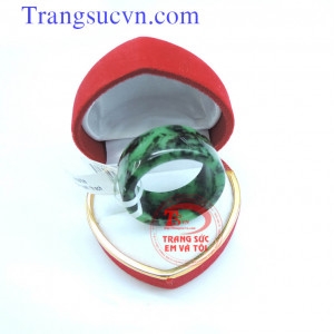 Nhẫn ngọc phỉ thúy
