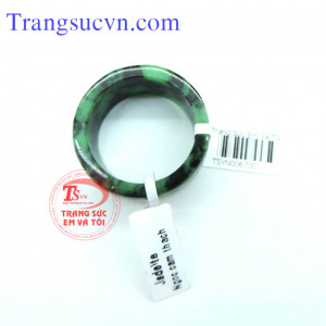 Nhẫn ngọc phỉ thúy