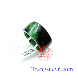 Nhẫn ngọc jadeite thiên nhiên