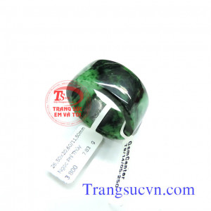 Nhẫn ngọc jadeite thiên nhiên