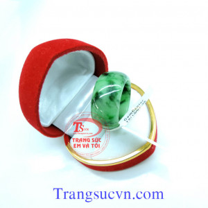 Ngọc phỉ thúy nhẫn Nhẫn,Ngọc,Phỉ,Thúy,nhan,ngoc,phi,thuy,ngọc jadiet,nhan,ngọc,nam,jade,đá,quý,phong,thủy,thiên,nhiên,đá,quý,tự,nhien/Có giấy kiểm định: Đảm bảo chất lượng,Hàng cao cấp