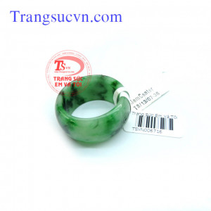 Ngọc phỉ thúy nhẫn Nhẫn,Ngọc,Phỉ,Thúy,nhan,ngoc,phi,thuy,ngọc jadiet,nhan,ngọc,nam,jade,đá,quý,phong,thủy,thiên,nhiên,đá,quý,tự,nhien/Có giấy kiểm định: Đảm bảo chất lượng,Hàng cao cấp