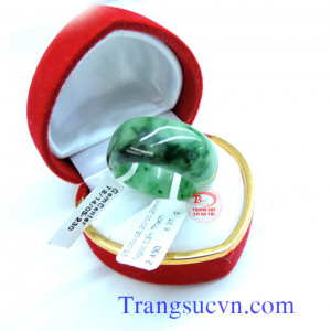 Nhẫn ngọc đá quý