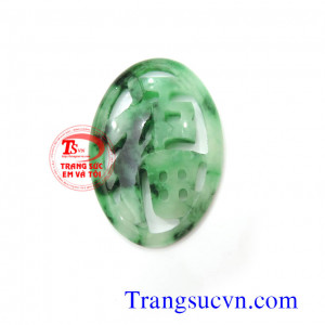 Mặt dây chữ Phúc luôn được ưa chuộng bởi ý nghĩa phong thủy