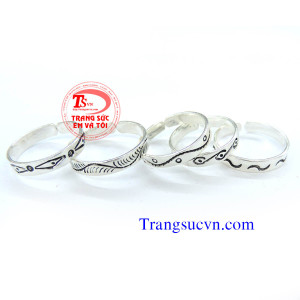 Nhẫn bạc đeo chân