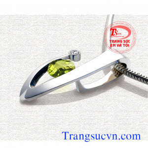 Mặt dây chuyền vàng trắng gắn đá peridot