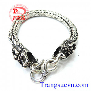 Lắc tay bạc thái