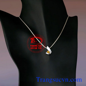 Mặt dây chuyền vàng đá thạch anh