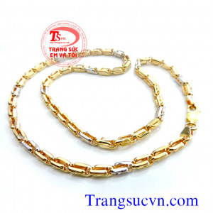 Sản phẩm kết hợp vàng trắng và vàng màu tạo điểm nhấn giúp cho chiếc dây chuyền thêm ấn tượng hơn. Dây chuyền vàng tây nam