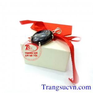 Mặt đá saphia bọc bạc đẹp