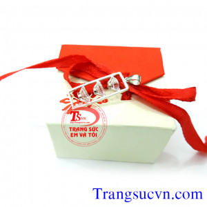 Mặt dây chuyền đính đá kim cương nhân tạo
