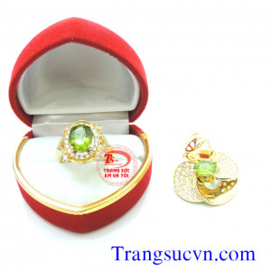 Nhẫn nữ đá peridot đẹp