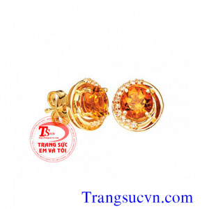 Hoa tai đá màu vàng