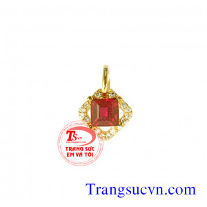 Mặt đá ruby vuông mặt đẹp