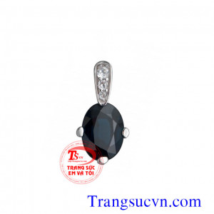 Mặt đá Saphir thiên nhiên gắn kim cương vàng tây 18k